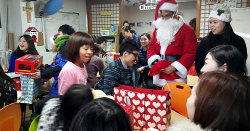 Santa, Volunteer